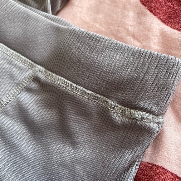 Ribbed grey tank and biker shorts set - Picture 4 of 5